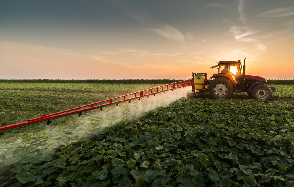Przegląd bezpieczeństwa opryskiwacza – kontrola układów hydraulicznych.